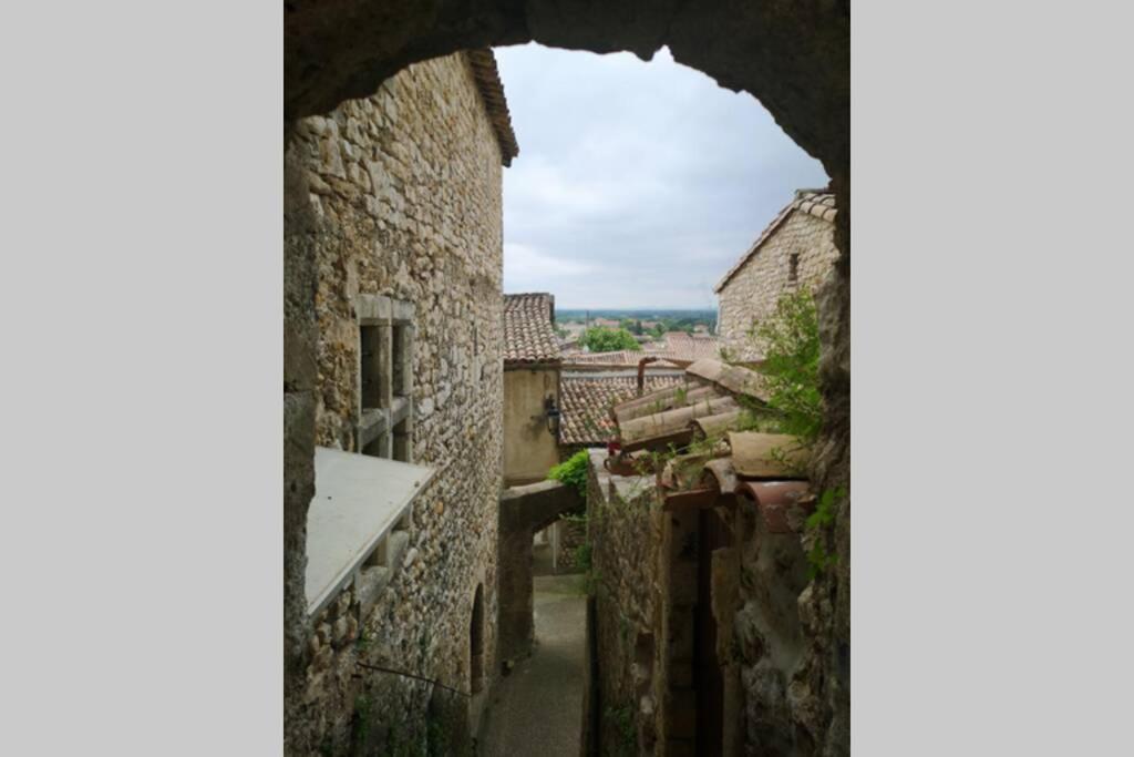 Maison De Village Meublee Avec Terrasse Donzère Dış mekan fotoğraf