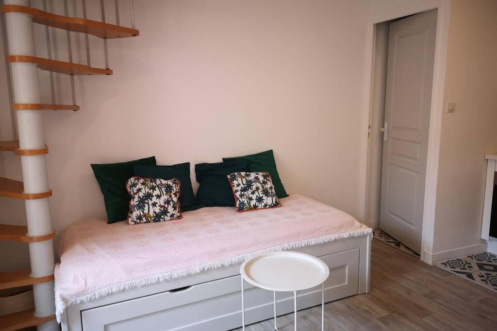 Maison De Village Meublee Avec Terrasse Donzère Dış mekan fotoğraf