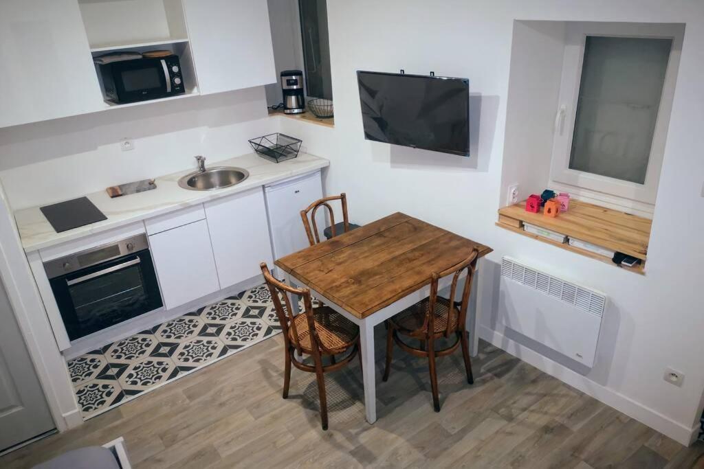 Maison De Village Meublee Avec Terrasse Donzère Dış mekan fotoğraf