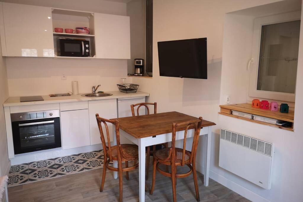 Maison De Village Meublee Avec Terrasse Donzère Dış mekan fotoğraf