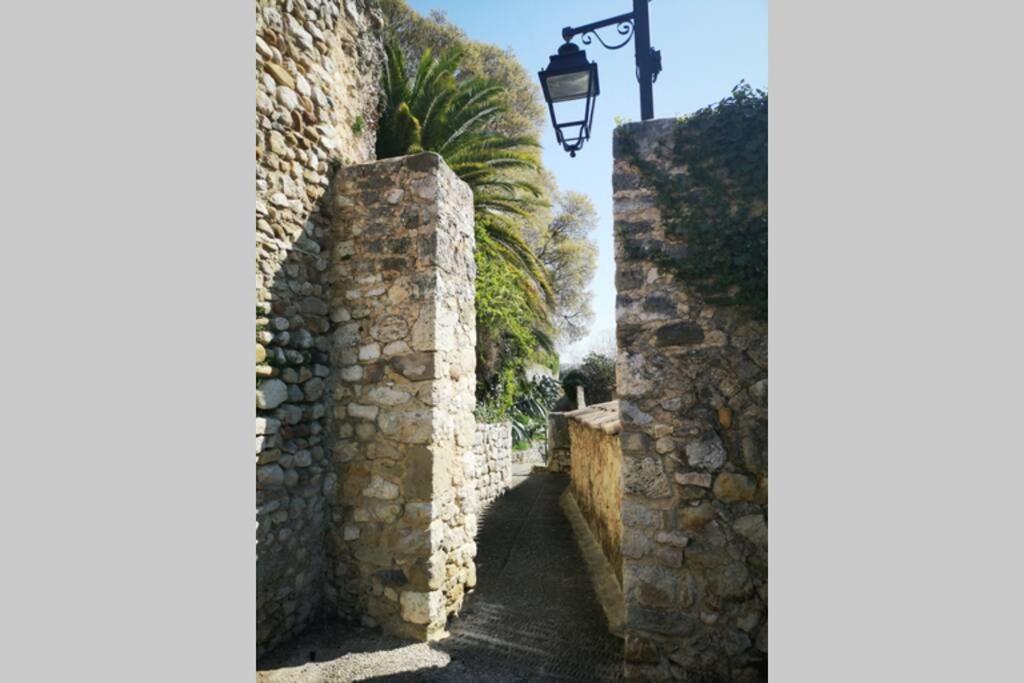 Maison De Village Meublee Avec Terrasse Donzère Dış mekan fotoğraf