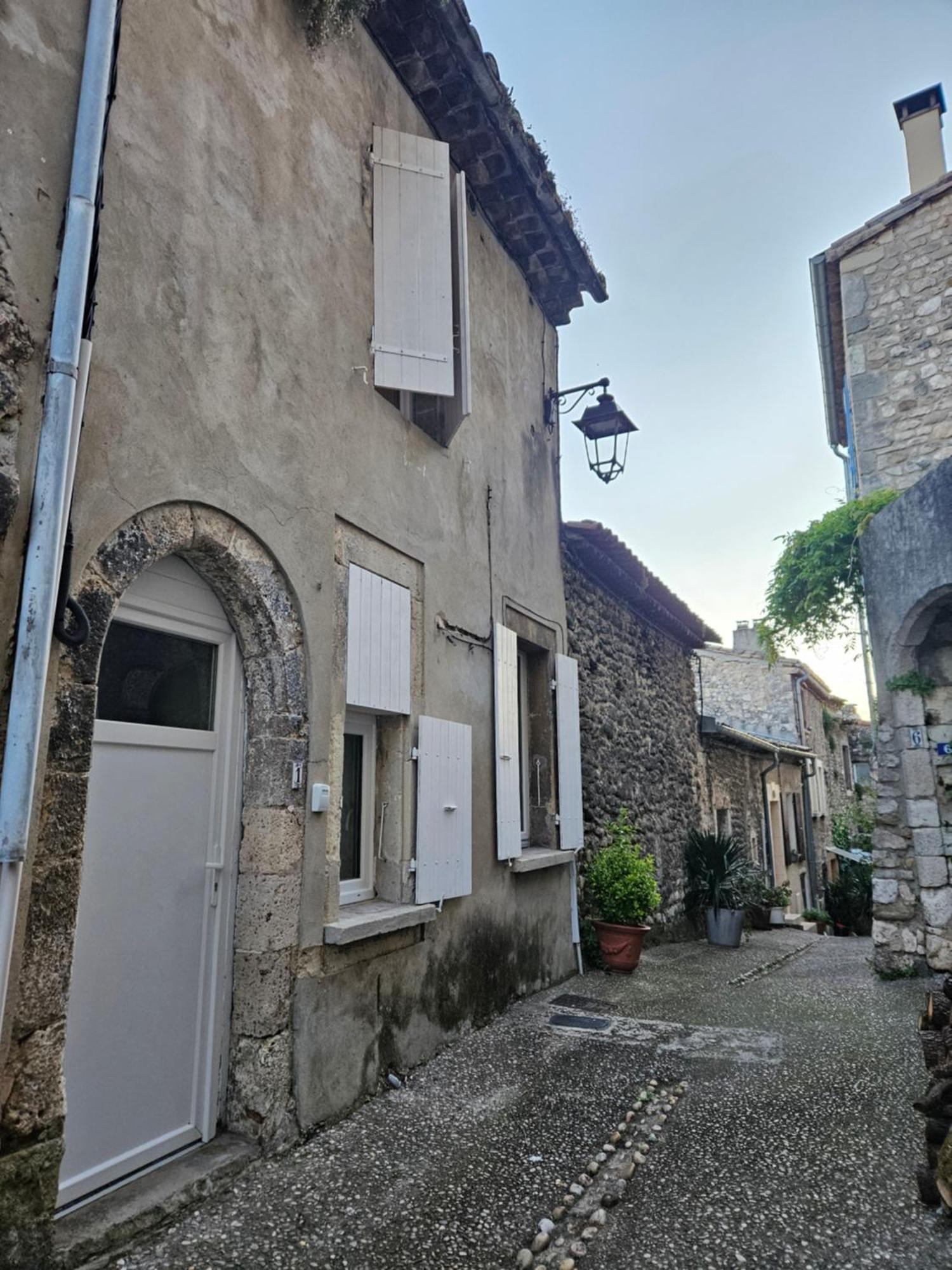 Maison De Village Meublee Avec Terrasse Donzère Dış mekan fotoğraf
